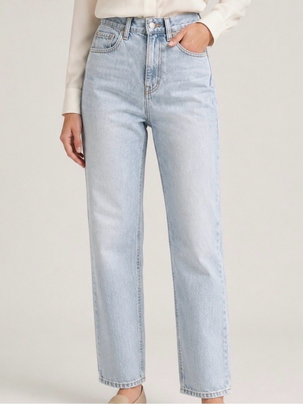 Madewell Straight-Leg Jeans in Light Wash